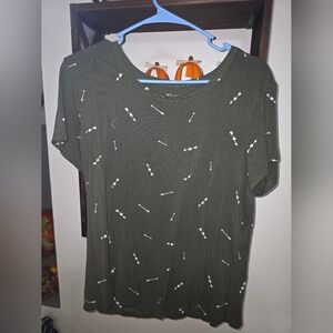 No Boundaries Olive Arrow Print Short Sleeve Tee